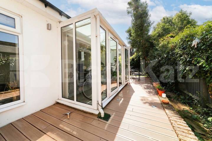 Spacious and beautifully presented 3-bedroom, 2-bathroom apartment located on sought-after Dyne Road, NW6 Dyne Road, London, NW6,  London