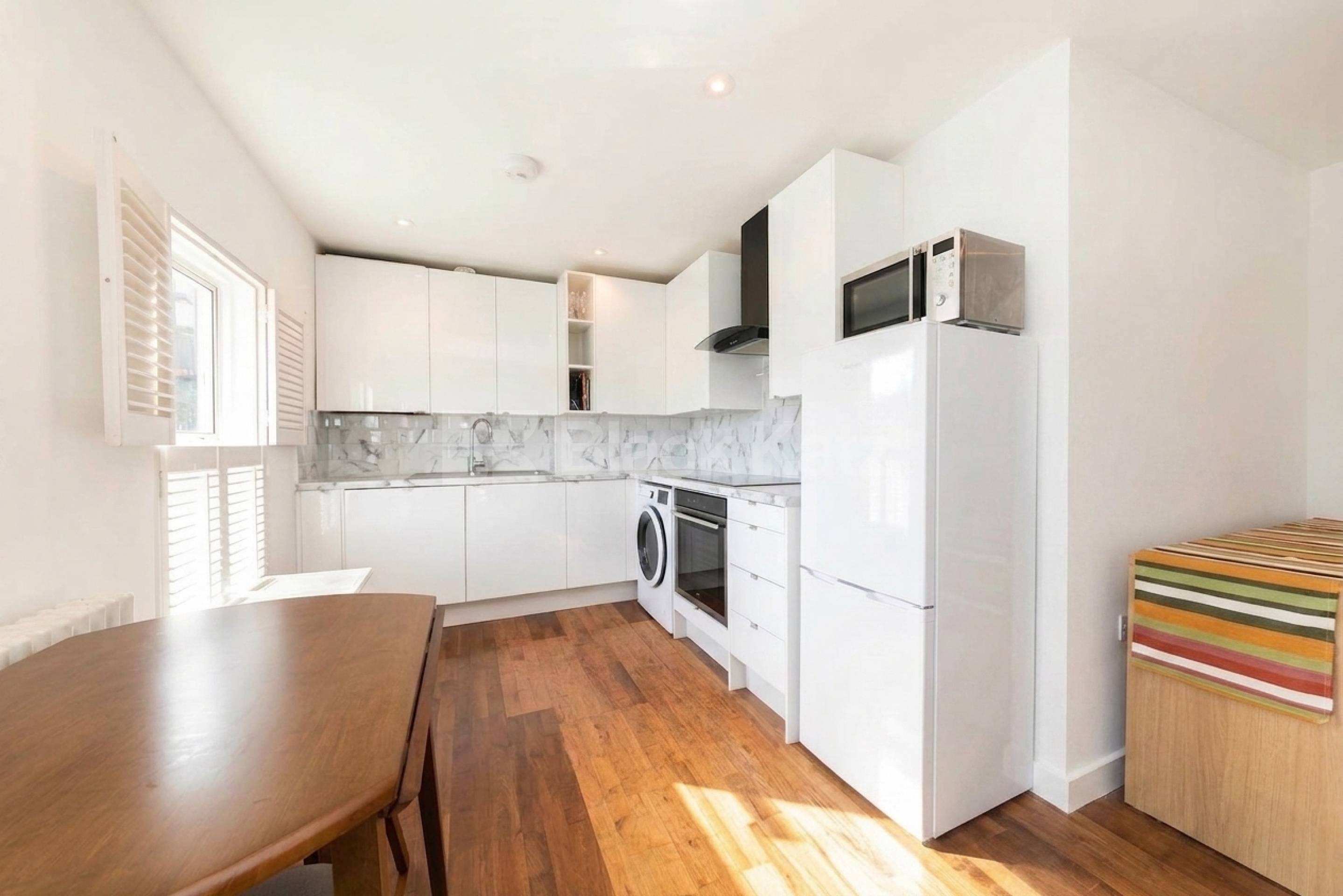An excellent one double bedroom apartment set within an attractive period conversion, located on a quiet and sought-after residential street in Cricklewood Lichfield Road, London, NW2,  London NW2
