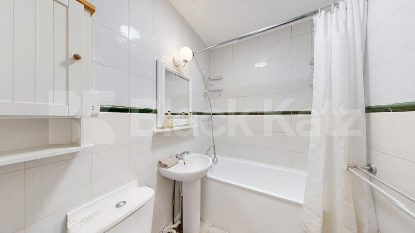 A well-presented three-bedroom split-level apartment located on Finchley Road, NW3 Finchley Road, Hampstead, NW3,  London