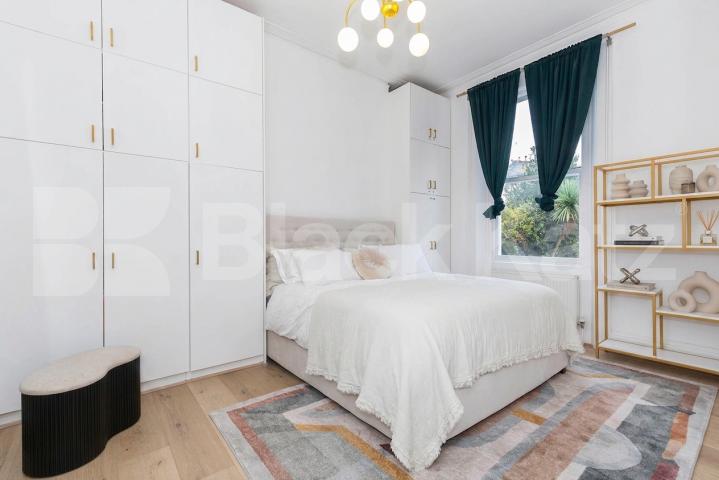A bright and spacious one-bedroom apartment set on the raised ground floor of a well-maintained period property on the sought-after Priory Road, NW6.Beautifully presented throughout, the apartment features light oak flooring, creating a fresh and con Priory Road, London, NW6,  London