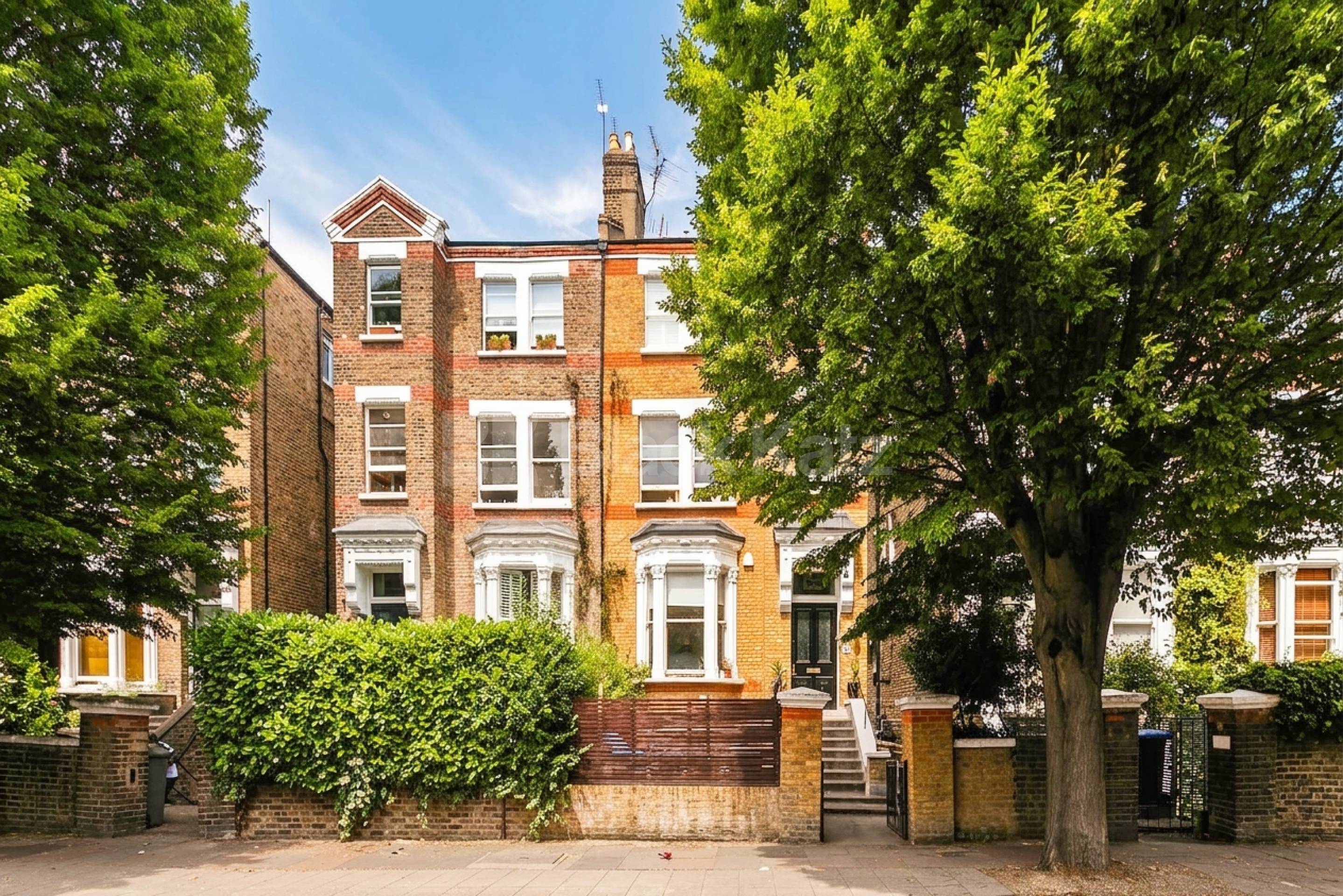 A well-presented two-bedroom apartment situated on the sought-after Brondesbury Road, NW6.Available from September and offered furnished, this bright and spacious home comprises two generous double bedrooms, a modern bathroom, a separate fitted kitch Brondesbury Road, London, NW6,  London NW6