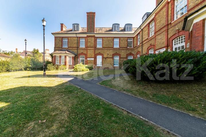 A well-presented and spacious two-bedroom, two-bathroom split-level apartment set within the sought-after Ballentyne Court development, N21.Available from the start of September, this generously proportioned property offers two large double bedrooms, Newsholme Drive, Winchmore hill, N21 1UF,  Ballentyne Court