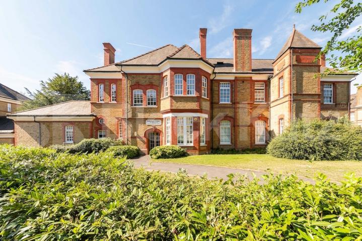 A well-presented and spacious two-bedroom, two-bathroom split-level apartment set within the sought-after Ballentyne Court development, N21.Available from the start of September, this generously proportioned property offers two large double bedrooms, Newsholme Drive, Winchmore hill, N21 1UF,  Ballentyne Court