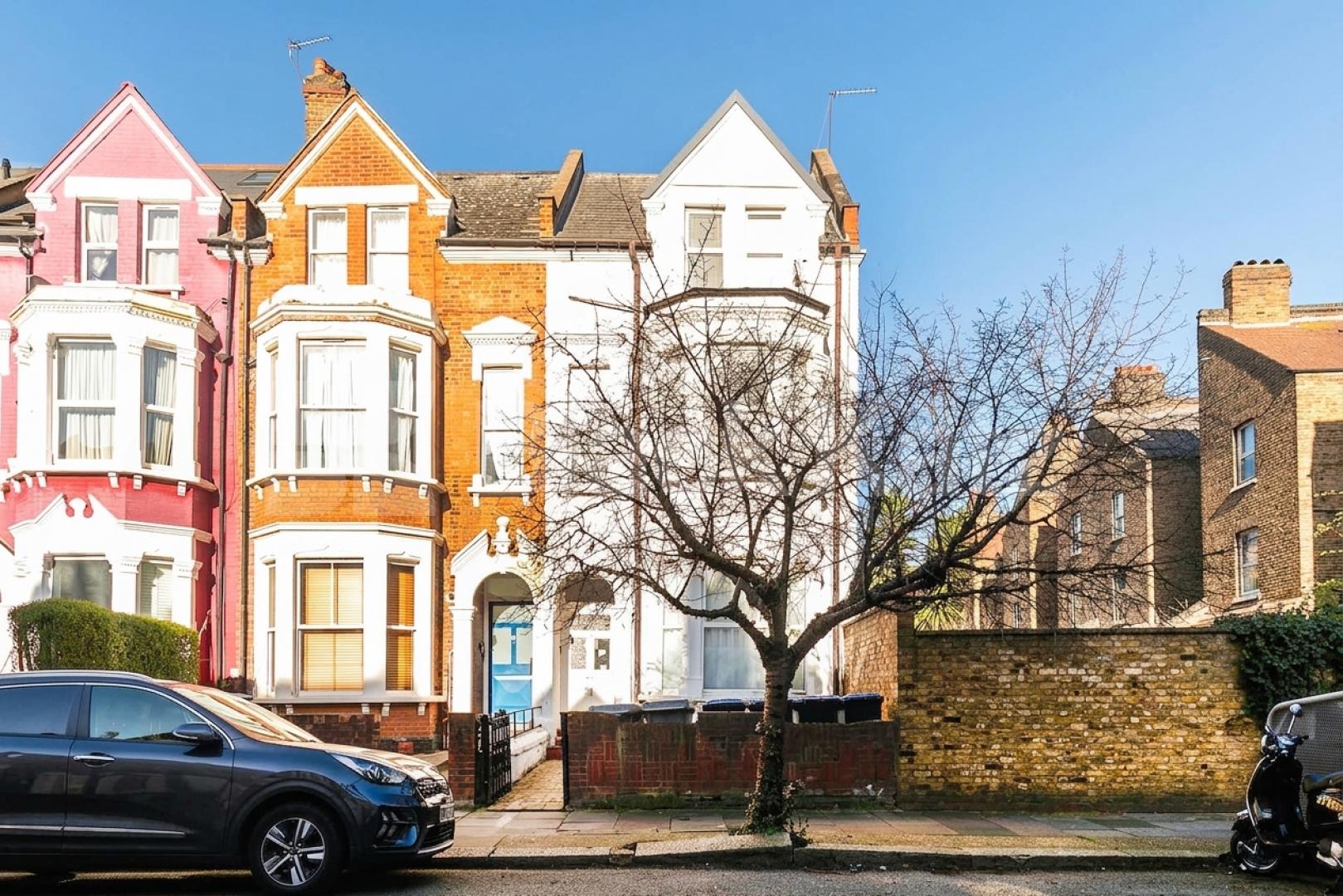 Council tax, Gas + Water included Large Studio in Kilburn Callcott road, London, NW6 ( Council tax, Gas and Water included),  London