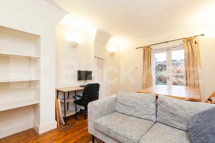 Situated on the sought-after Pennard Road, W12, this well-presented two-bedroom, two-bathroom garden flat offers stylish and comfortable living in an excellent location.The property features two generous double bedrooms, making it ideal for professio Pennard Road, London, W12,  London