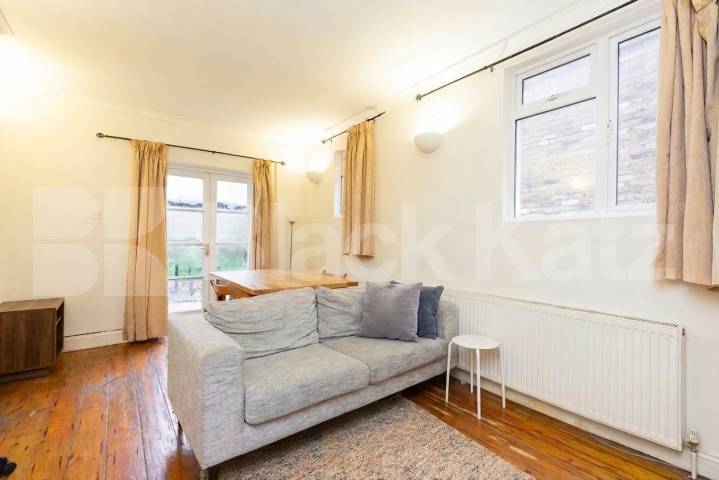 Situated on the sought-after Pennard Road, W12, this well-presented two-bedroom, two-bathroom garden flat offers stylish and comfortable living in an excellent location.The property features two generous double bedrooms, making it ideal for professio Pennard Road, London, W12,  London