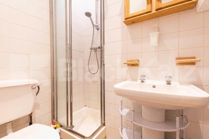 Situated on the sought-after Pennard Road, W12, this well-presented two-bedroom, two-bathroom garden flat offers stylish and comfortable living in an excellent location.The property features two generous double bedrooms, making it ideal for professio Pennard Road, London, W12,  London