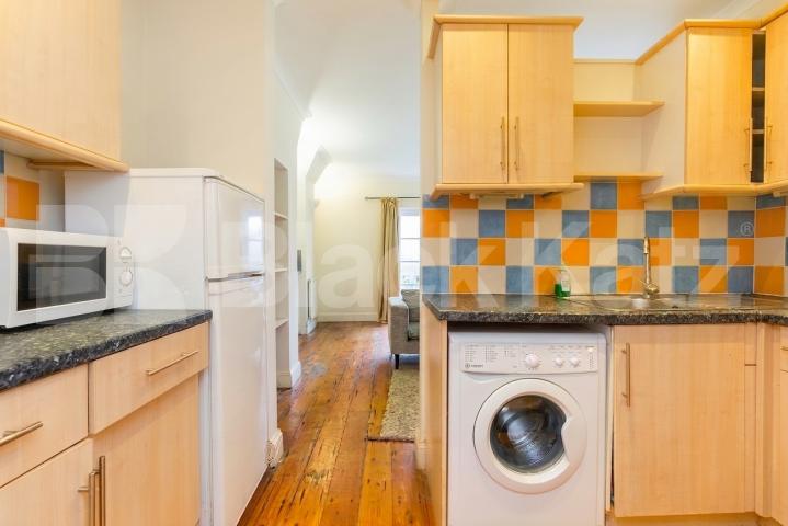 Situated on the sought-after Pennard Road, W12, this well-presented two-bedroom, two-bathroom garden flat offers stylish and comfortable living in an excellent location.The property features two generous double bedrooms, making it ideal for professio Pennard Road, London, W12,  London