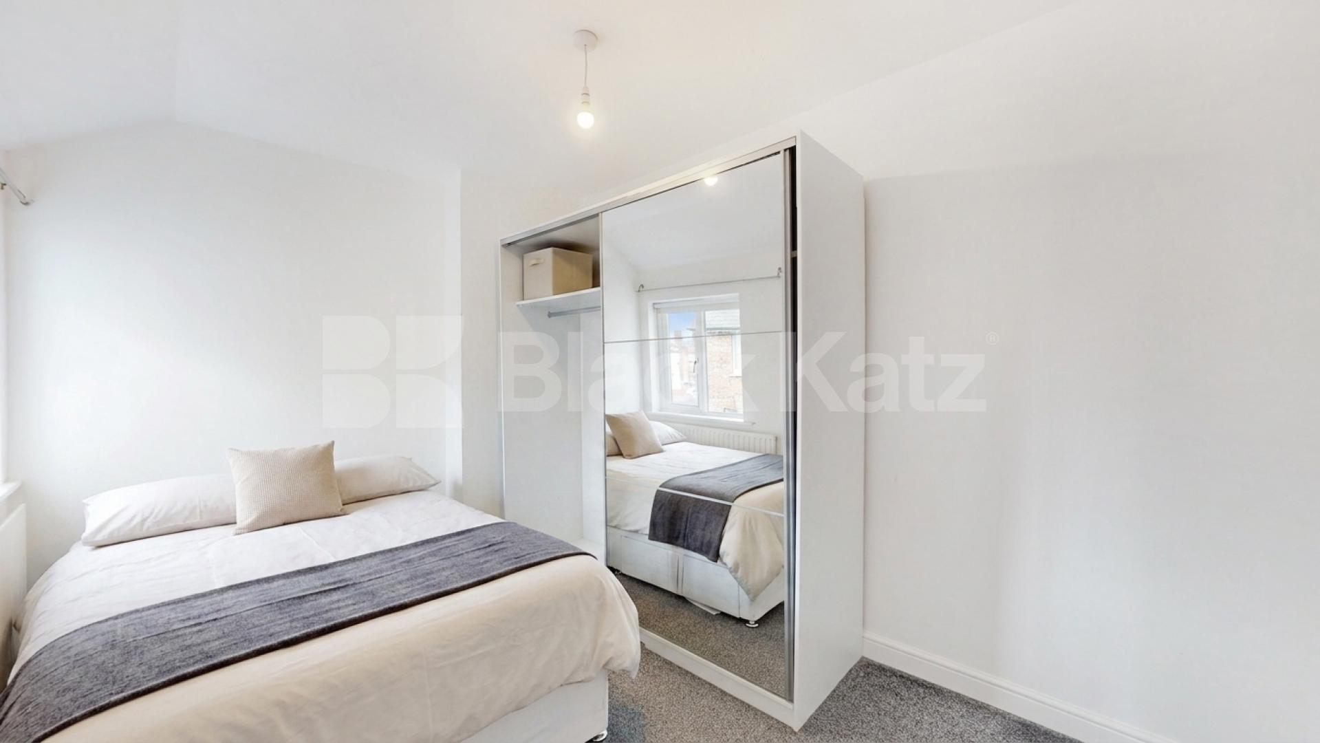 This is a large one double bedroom flat set on the top floor of period conversion next to Edgware Road station (Northern line) Station Road, Edgware, HA8,  Edgware