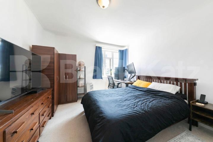 A spacious four-bedroom furnished HMO available to rent from 21st August, ideally located on Adelaide Road within walking distance of the station.The property offers four good-sized bedrooms, three bathrooms, a large fitted kitchen and an additional  Adelaide Road, Regency Lodge Adelaide Road, NW3,  Regency Lodge Adelaide Road