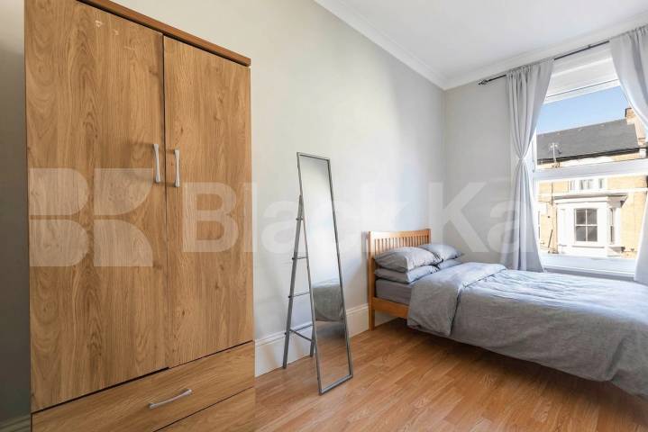 Black Katz is proud of offer this superb two bedroom flat finished to a high standard Burlington Gardens, London, W3,  London