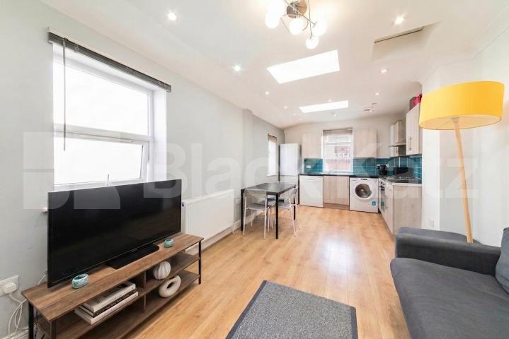 Available from September, this modern three-bedroom, three-bathroom furnished split-level apartment offers spacious and contemporary living in the heart of Pinner.The property features a bright and airy open-plan reception room with a modern fitted k Love Lane, Pinner, HA5,  Pinner