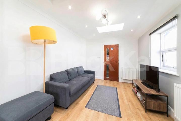 Available from September, this modern three-bedroom, three-bathroom furnished split-level apartment offers spacious and contemporary living in the heart of Pinner.The property features a bright and airy open-plan reception room with a modern fitted k Love Lane, Pinner, HA5,  Pinner