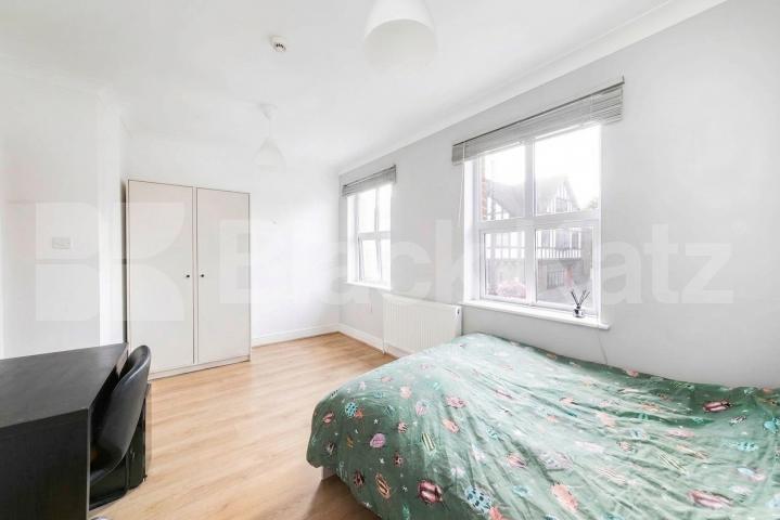Available from September, this modern three-bedroom, three-bathroom furnished split-level apartment offers spacious and contemporary living in the heart of Pinner.The property features a bright and airy open-plan reception room with a modern fitted k Love Lane, Pinner, HA5,  Pinner