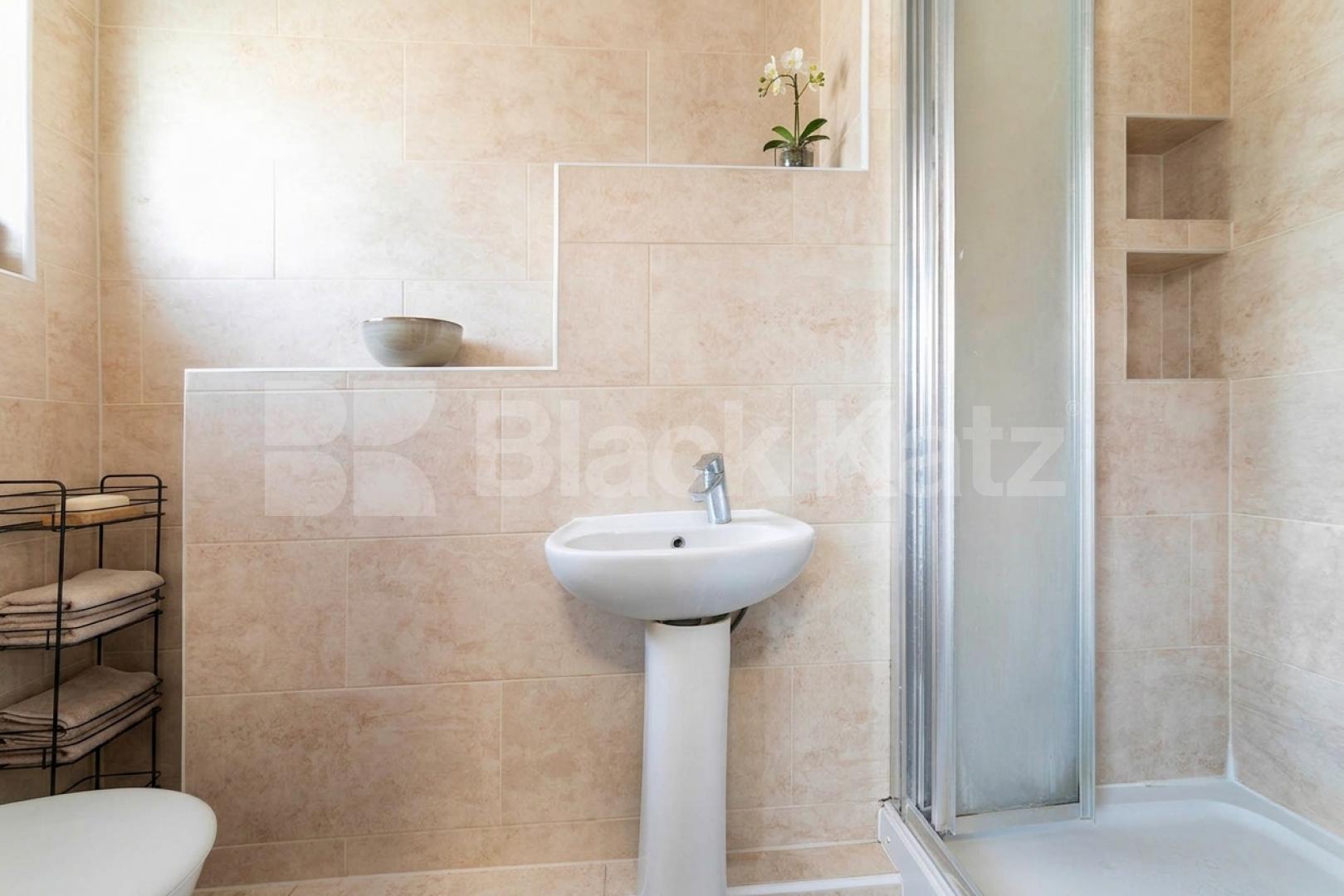 Available from September, this modern three-bedroom, three-bathroom furnished split-level apartment offers spacious and contemporary living in the heart of Pinner.The property features a bright and airy open-plan reception room with a modern fitted k Love Lane, Pinner, HA5,  Pinner