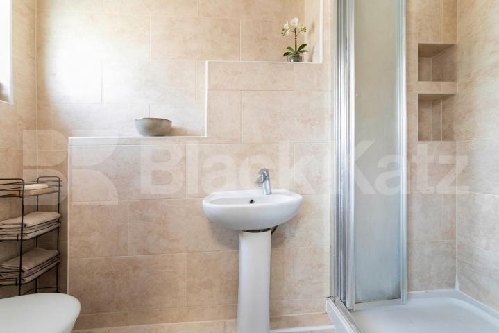 Available from September, this modern three-bedroom, three-bathroom furnished split-level apartment offers spacious and contemporary living in the heart of Pinner.The property features a bright and airy open-plan reception room with a modern fitted k Love Lane, Pinner, HA5,  Pinner