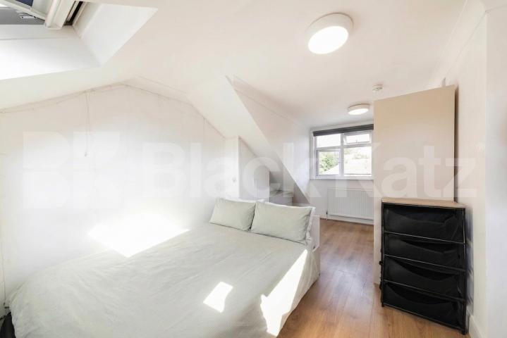 Available from September, this modern three-bedroom, three-bathroom furnished split-level apartment offers spacious and contemporary living in the heart of Pinner.The property features a bright and airy open-plan reception room with a modern fitted k Love Lane, Pinner, HA5,  Pinner