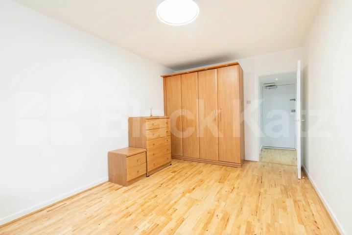 Located on the sought-after Eversley Park Road, this well-presented two-bedroom, one-bathroom property offers stylish, comfortable living in a convenient location Eversley Park Road, London, N21,  London