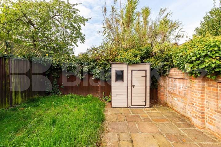 Private Garden / Available Now Stanley Gardens, London, NW2,  London