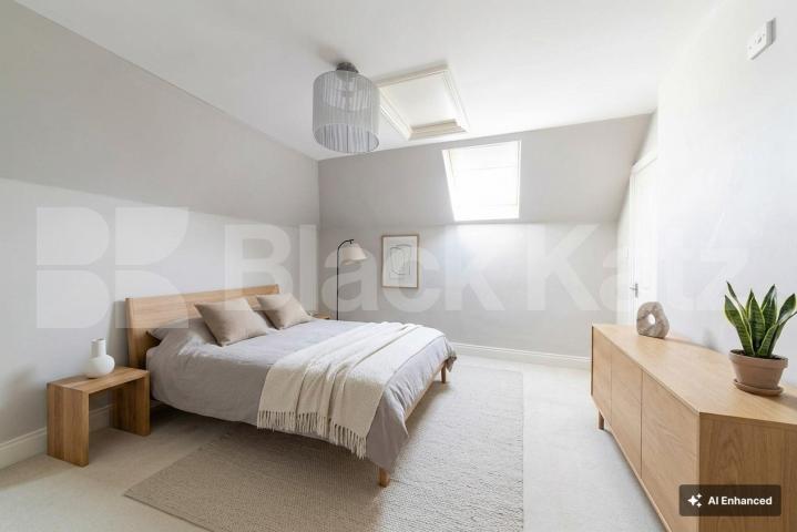 A well-presented and spacious two-bedroom, two-bathroom split-level apartment set within the sought-after Ballentyne Court development, N21.Available from the start of September, this generously proportioned property offers two large double bedrooms, Newsholme Drive, Winchmore hill, N21 1UF,  Ballentyne Court