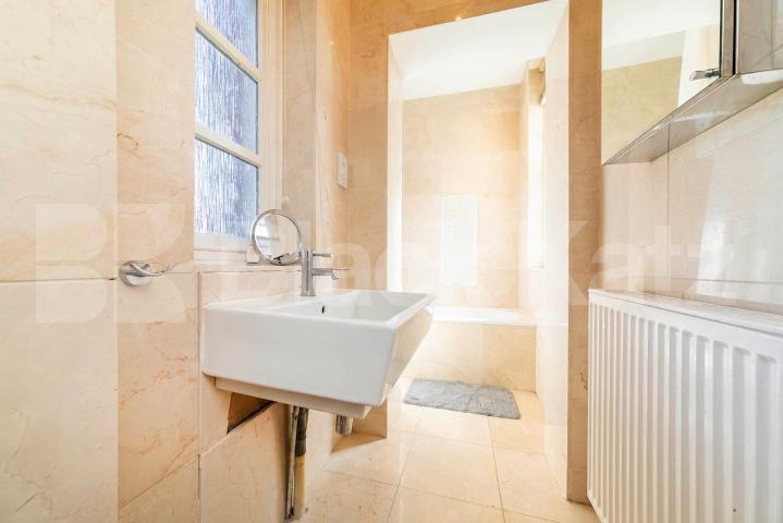 A well-presented and spacious two-bedroom, two-bathroom split-level apartment set within the sought-after Ballentyne Court development, N21.Available from the start of September, this generously proportioned property offers two large double bedrooms, Newsholme Drive, Winchmore hill, N21 1UF,  Ballentyne Court