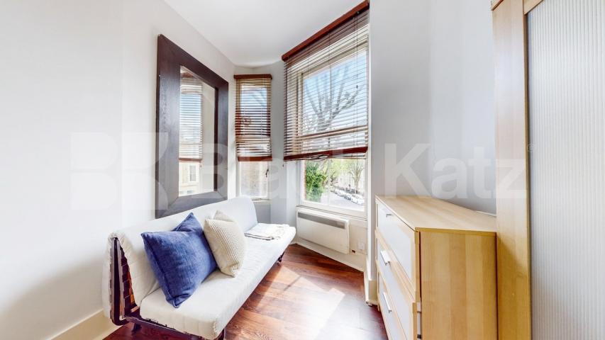 A modern studio apartment set on the 1st floor of an imposing house conversion on the corner of Sutherland Avenue, in the heart of Maida Vale Sutherland Avenue, London, W9,  London