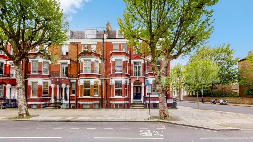 A modern studio apartment set on the 1st floor of an imposing house conversion on the corner of Sutherland Avenue, in the heart of Maida Vale Sutherland Avenue, London, W9,  London