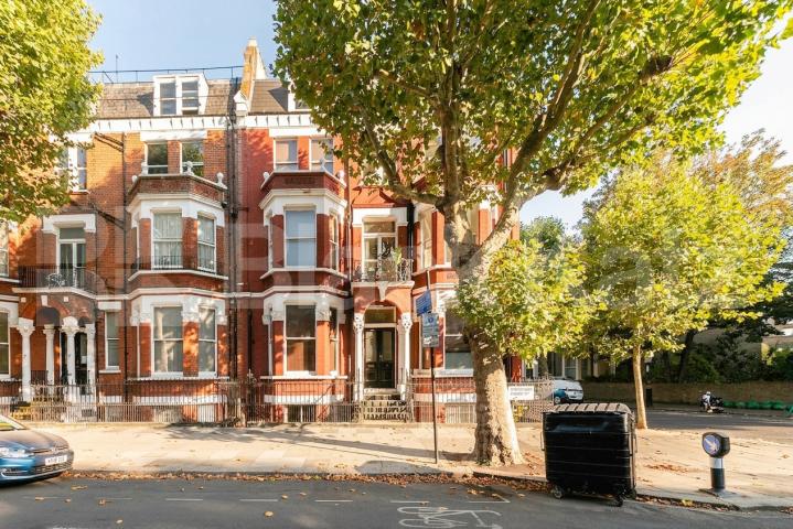 A spacious and well-presented furnished studio apartment with a mezzanine sleeping area, offering a bright and comfortable living space.The property is fully self-contained and provides everything needed for convenient modern living Sutherland Avenue, Maida Vale, W9,  London