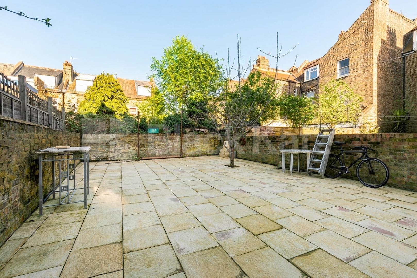 COUNCIL TAX, GAS and WATER INCLUDED Black Katz are pleased to offer for rent this newly refurbished studio flat on the ground floor of a period conversion in the Kilburn / Queens Park area Callcott Road, Kilburn, NW6 (council tax, gas and water inlcuded),  London