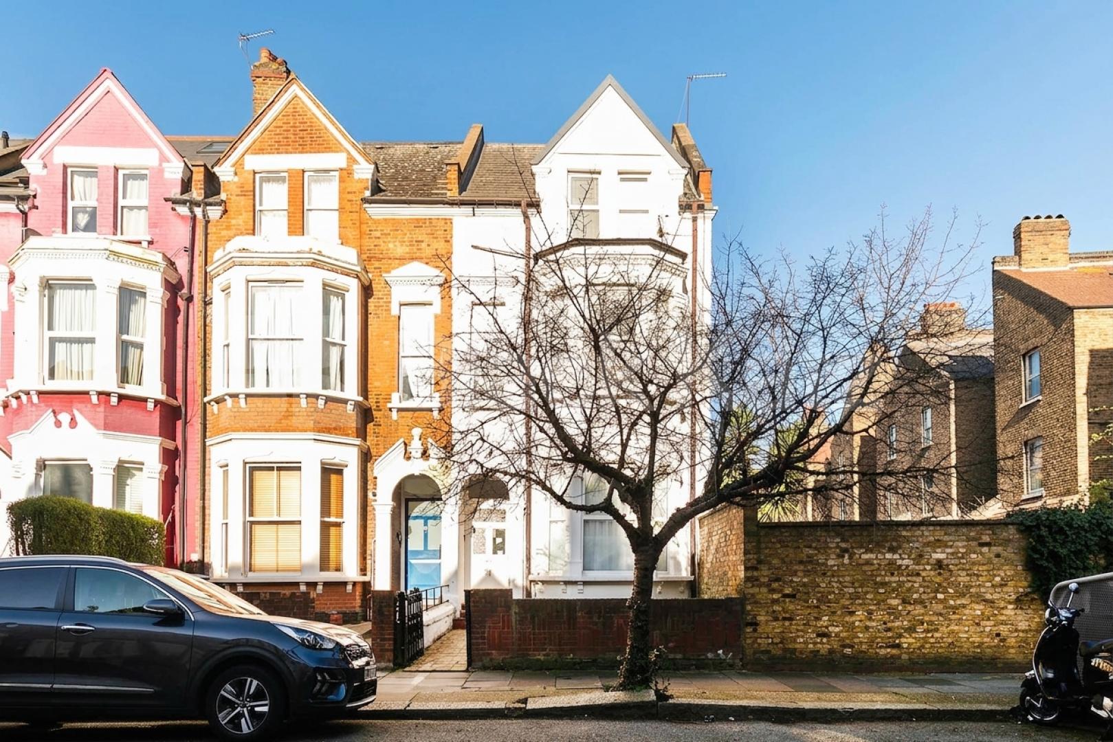 COUNCIL TAX, GAS and WATER INCLUDED Black Katz are pleased to offer for rent this newly refurbished studio flat on the ground floor of a period conversion in the Kilburn / Queens Park area Callcott Road, Kilburn, NW6 (council tax, gas and water inlcuded),  London