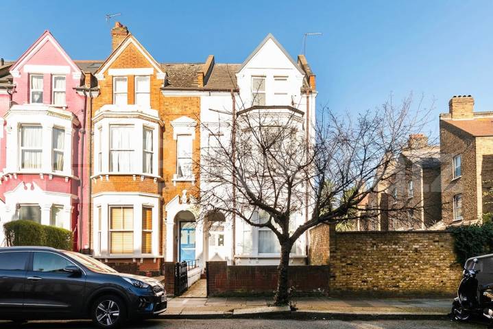 COUNCIL TAX, GAS and WATER INCLUDED Black Katz are pleased to offer for rent this newly refurbished studio flat on the ground floor of a period conversion in the Kilburn / Queens Park area Callcott Road, Kilburn, NW6 (council tax, gas and water inlcuded),  London