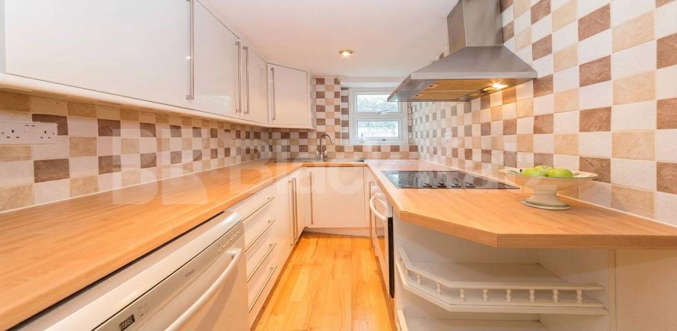 A spacious four-bedroom apartment situated on the popular Ranelagh Road, W5, offering well-proportioned accommodation Ranelagh Road, London, W5,  London