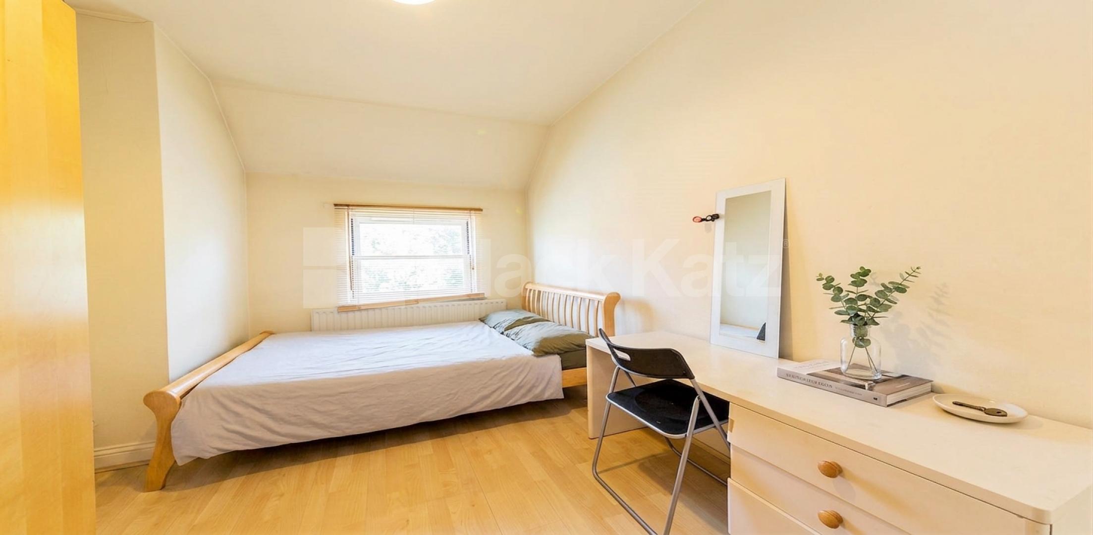 A spacious four-bedroom apartment situated on the popular Ranelagh Road, W5, offering well-proportioned accommodation Ranelagh Road, London, W5,  London