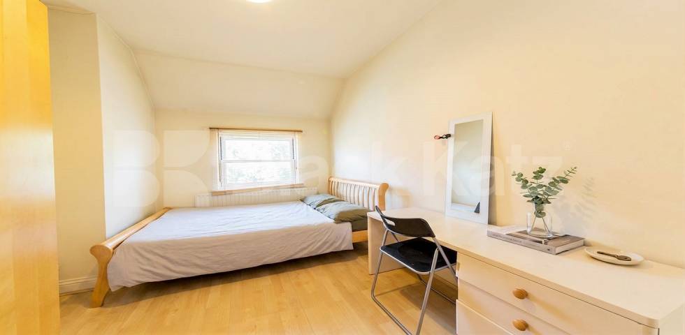 A spacious four-bedroom apartment situated on the popular Ranelagh Road, W5, offering well-proportioned accommodation Ranelagh Road, London, W5,  London