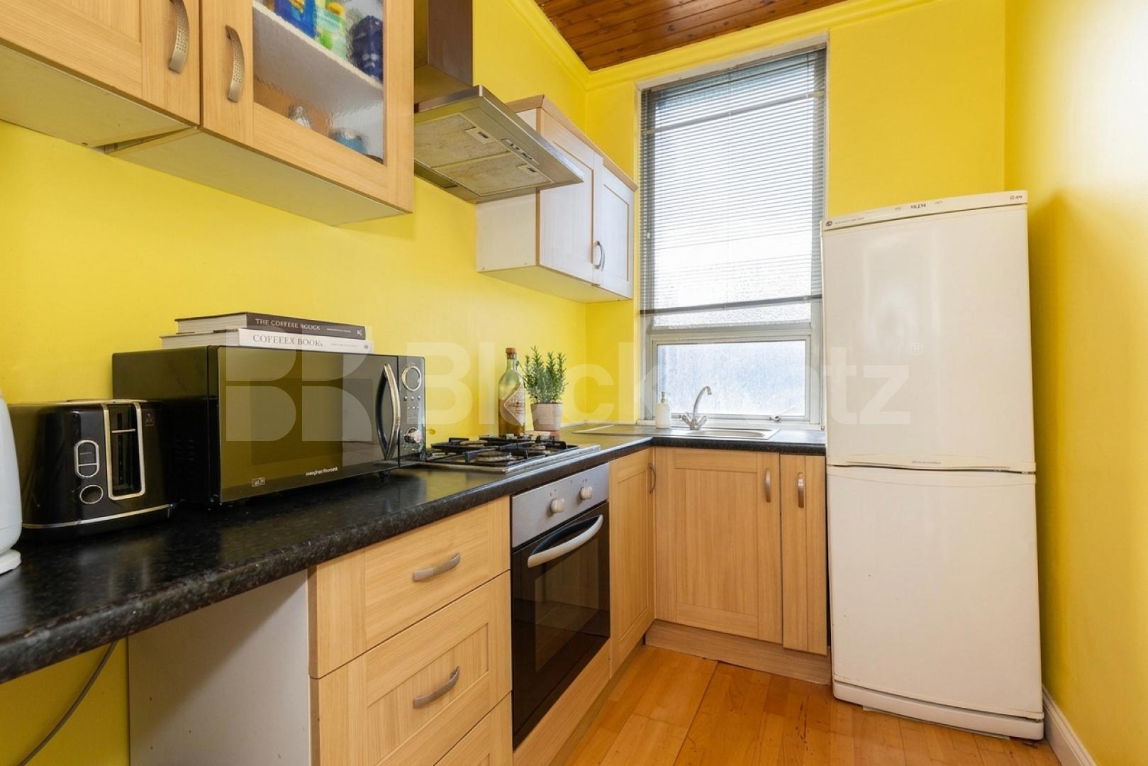 This is a fantastic split level three double bedroom, two bathrooms apartment set within well maintained Victorian house conversion in West Hampstead (JUBILEE LINE, OVERGROUND and THAMESLINK) Kilburn (JUBILEE LINE) Fordwych Road, London, NW2,  London