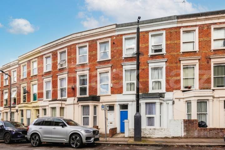 Available now, this furnished three-bedroom flat is situated on Malvern Road, NW6, in a convenient location close to local amenities and excellent transport links.The property comprises three well-proportioned bedrooms, a separate fitted kitchen, and Malvern Road, London, NW6,  London