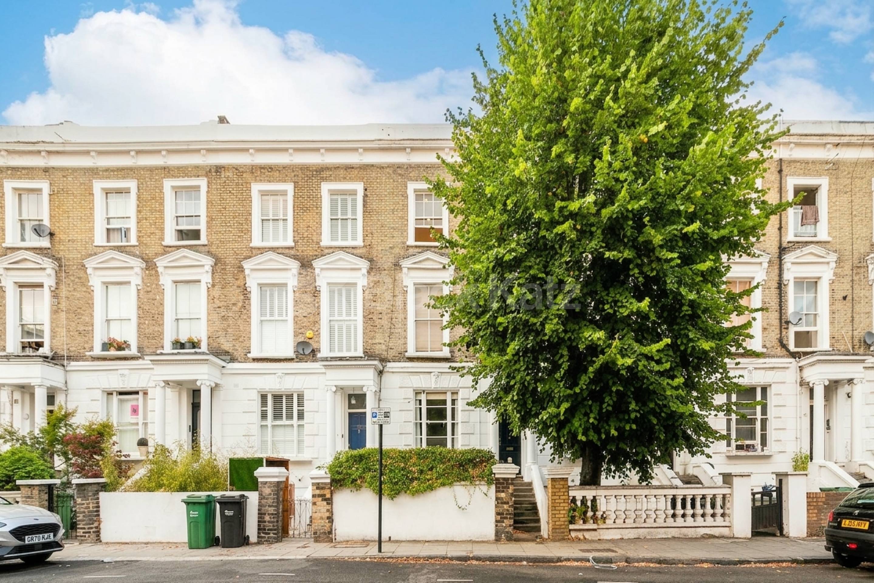 A well-presented, fully furnished one-bedroom apartment situated on the popular Belsize Road, NW6.The property comprises a bright and spacious reception room, a separate fully fitted kitchen, a generously sized double bedroom featuring large built-in Belsize Road, London, NW6,  London NW6