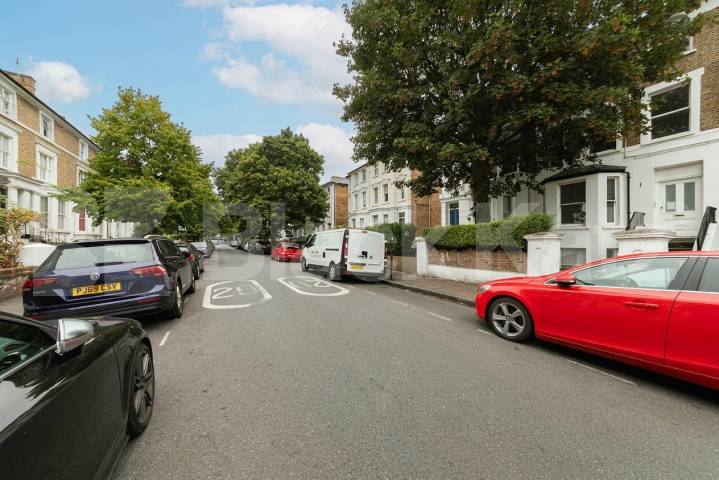 We are delighted to offer this fantastic, beautifully presented two bedroom apartment set on the second floor of a well maintained house conversion located in the heart of Ealing Broadway (District, Elizabeth, Central Line & National Rail) Windsor Road, London, W5,  London