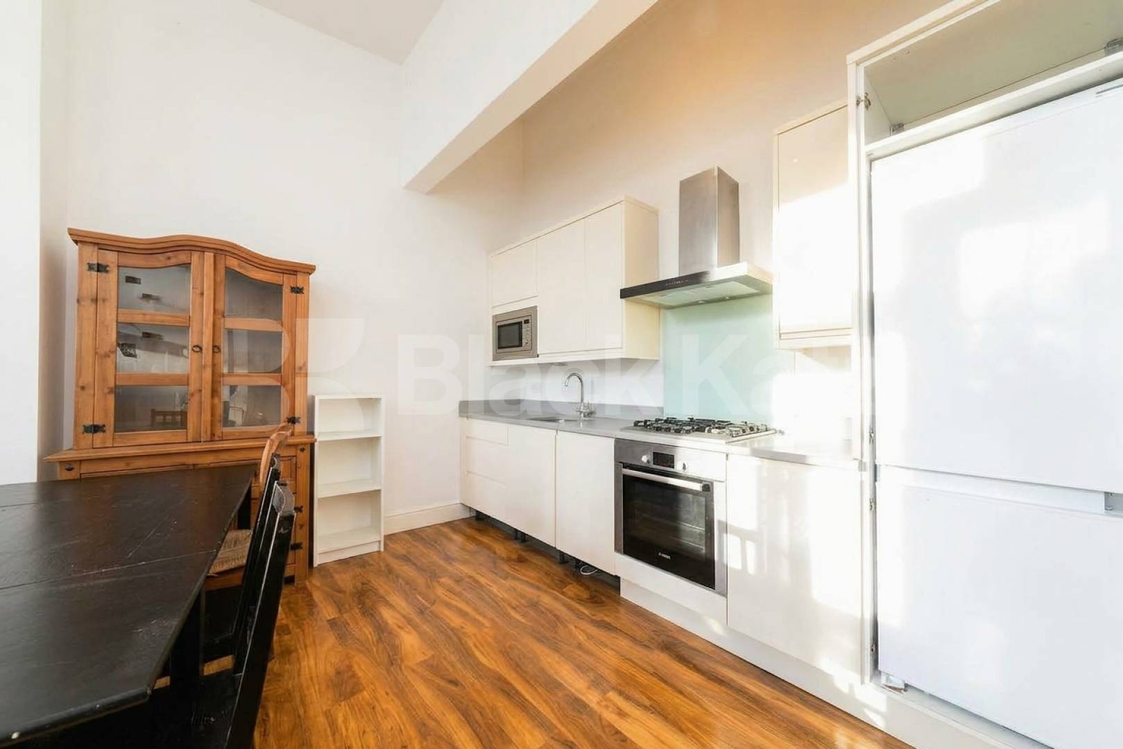 Situated on Kilburn High Road, this well-presented two-bedroom apartment offers spacious and modern living with excellent access to West Hampstead and the surrounding area.The property is offered furnished and features a large open-plan reception roo Kilburn High Road, London, NW6,  London