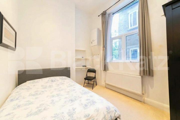 Situated on Kilburn High Road, this well-presented two-bedroom apartment offers spacious and modern living with excellent access to West Hampstead and the surrounding area.The property is offered furnished and features a large open-plan reception roo Kilburn High Road, London, NW6,  London