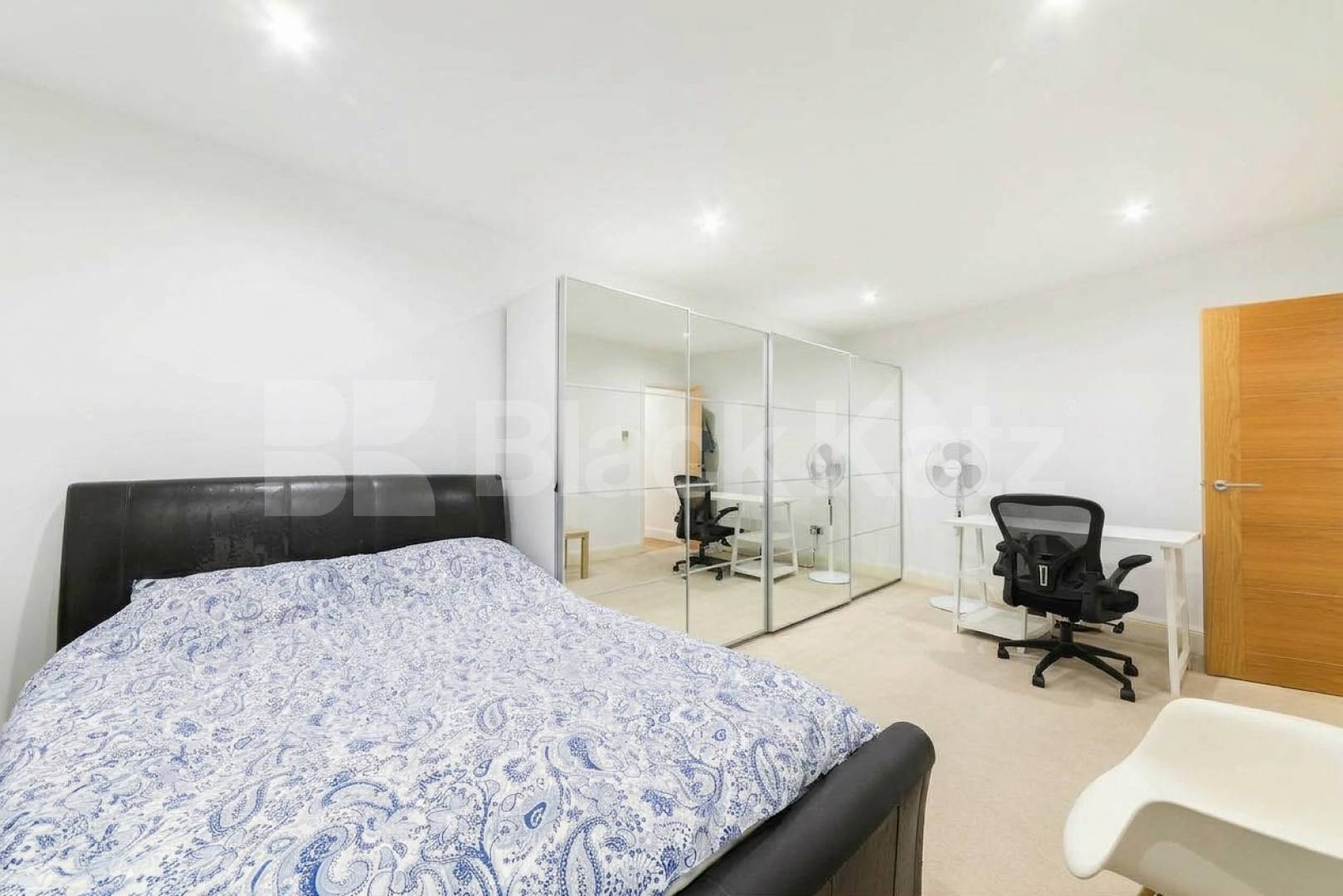 Situated on Kilburn High Road, this well-presented two-bedroom apartment offers spacious and modern living with excellent access to West Hampstead and the surrounding area.The property is offered furnished and features a large open-plan reception roo Kilburn High Road, London, NW6,  London
