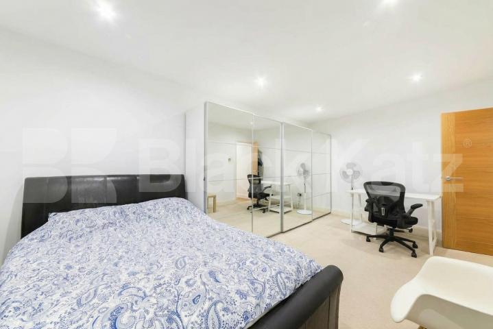 Situated on Kilburn High Road, this well-presented two-bedroom apartment offers spacious and modern living with excellent access to West Hampstead and the surrounding area.The property is offered furnished and features a large open-plan reception roo Kilburn High Road, London, NW6,  London