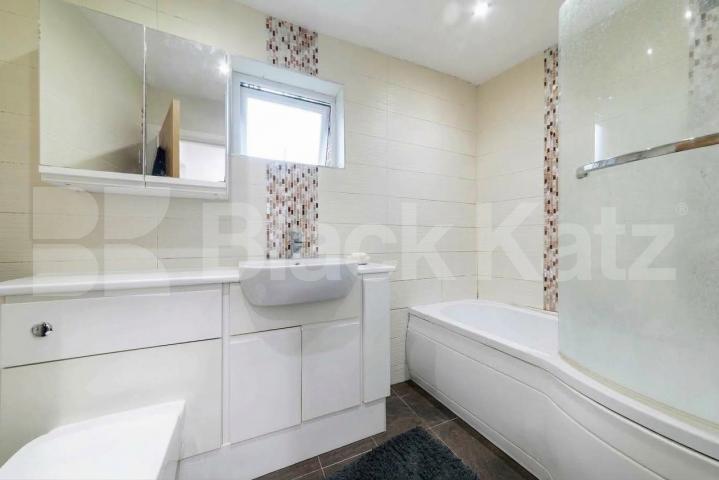 Situated on Kilburn High Road, this well-presented two-bedroom apartment offers spacious and modern living with excellent access to West Hampstead and the surrounding area.The property is offered furnished and features a large open-plan reception roo Kilburn High Road, London, NW6,  London