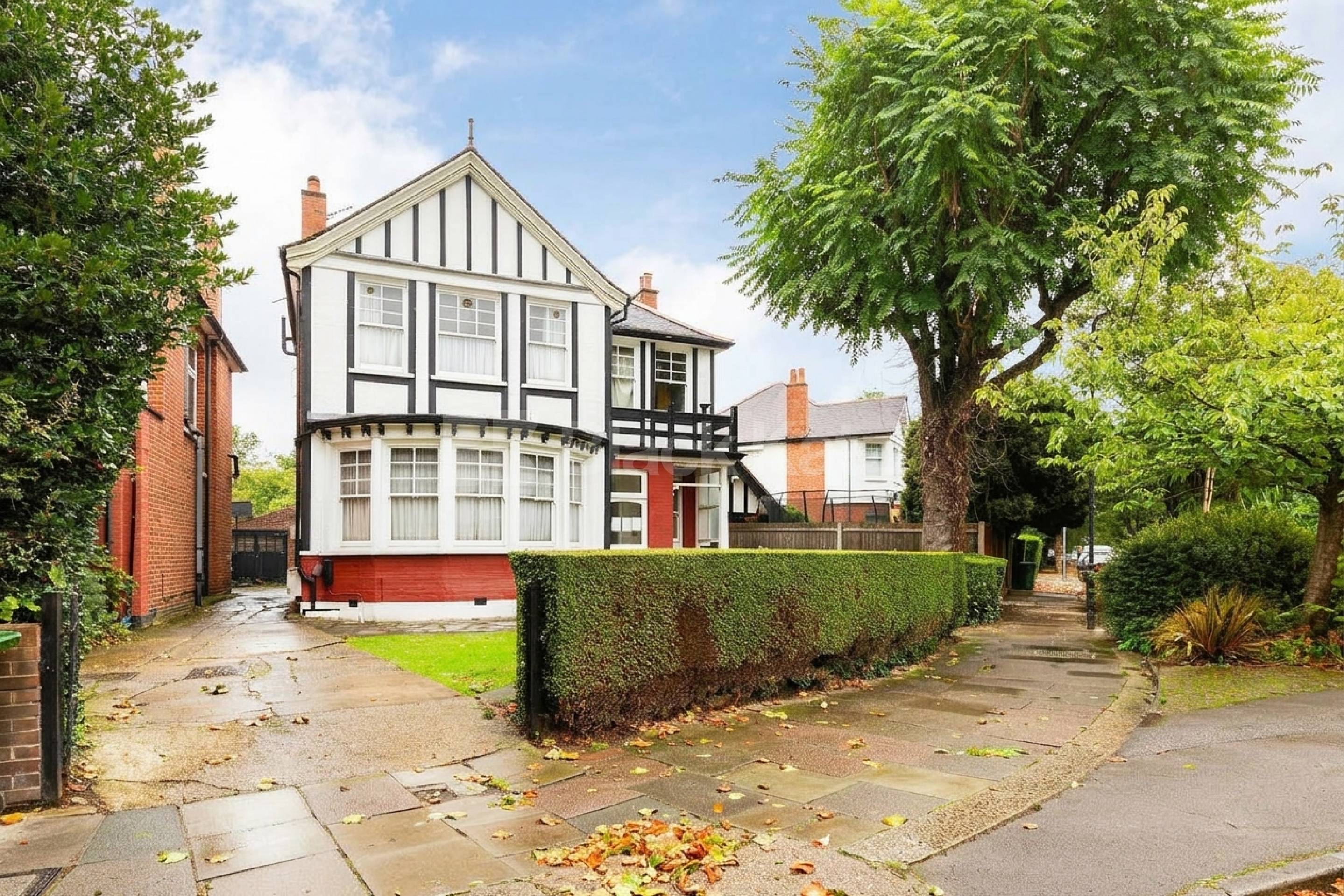 A well-presented and good-sized studio apartment located on Dartmouth Road, NW2 Dartmouth Road, Kilburn, NW2 (Inclusive of Water),  London NW2