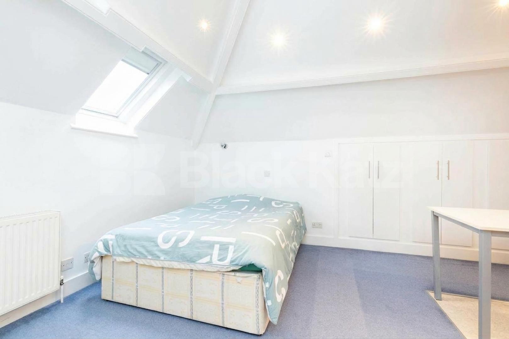 A well-presented and good-sized studio apartment located on Dartmouth Road, NW2 Dartmouth Road, Kilburn, NW2 (Inclusive of Water),  London