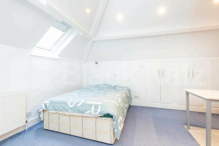 A well-presented and good-sized studio apartment located on Dartmouth Road, NW2 Dartmouth Road, Kilburn, NW2 (Inclusive of Water),  London