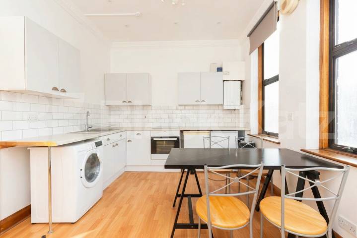 A well-presented two-bedroom apartment to rent on Finchley Road, NW3, available now Finchley Road, Hampstead, NW3,  London