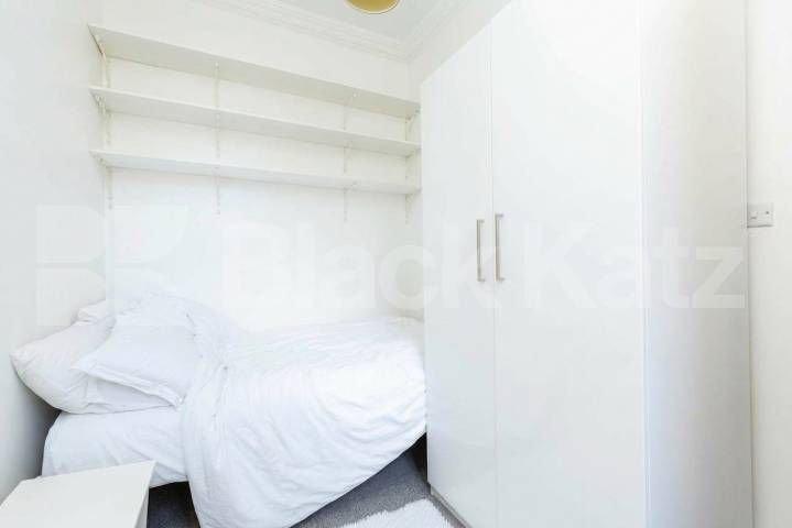 A well-presented two-bedroom apartment to rent on Finchley Road, NW3, available now Finchley Road, Hampstead, NW3,  London