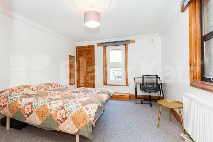 A well-presented two-bedroom apartment to rent on Finchley Road, NW3, available now Finchley Road, Hampstead, NW3,  London