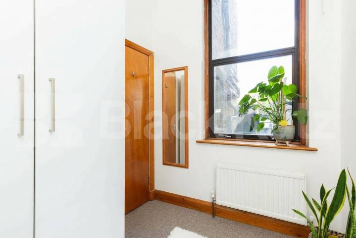A well-presented two-bedroom apartment to rent on Finchley Road, NW3, available now Finchley Road, Hampstead, NW3,  London